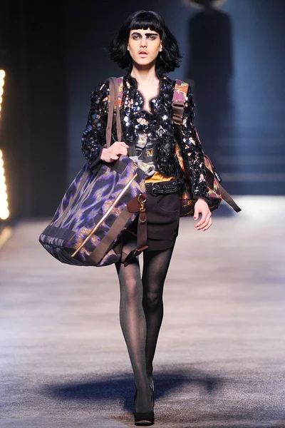 Look 28